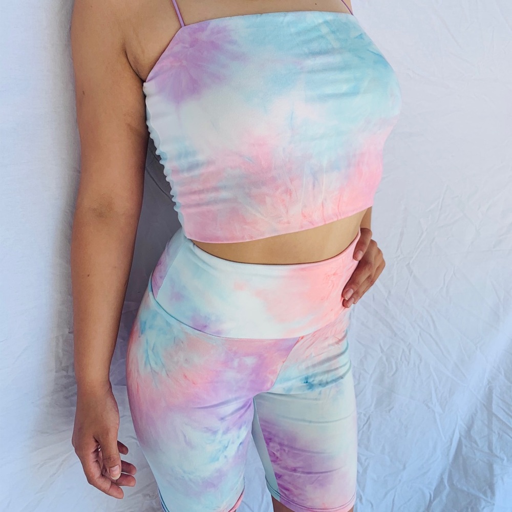 Crop top & biker shorts
